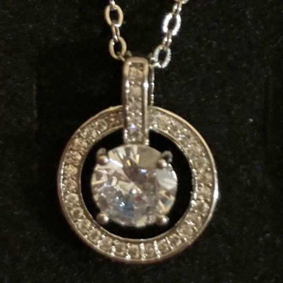 Elegant Silver Pendant Necklace - Picture 2 of 2